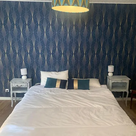 Maison 2 Chambres- Grand Jardin-wifi - Au Coeur Du Village -visites- Conciergerie J&n Holiday home Aubeterre-sur-Dronne