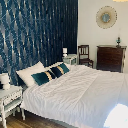 Maison 2 Chambres- Grand Jardin-wifi - Au Coeur Du Village -visites- Conciergerie J&n Aubeterre-sur-Dronne