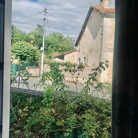 Maison 2 Chambres- Grand Jardin-wifi - Au Coeur Du Village -visites- Conciergerie J&n