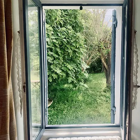 Maison 2 Chambres- Grand Jardin-wifi - Au Coeur Du Village -visites- Conciergerie J&n Holiday home *